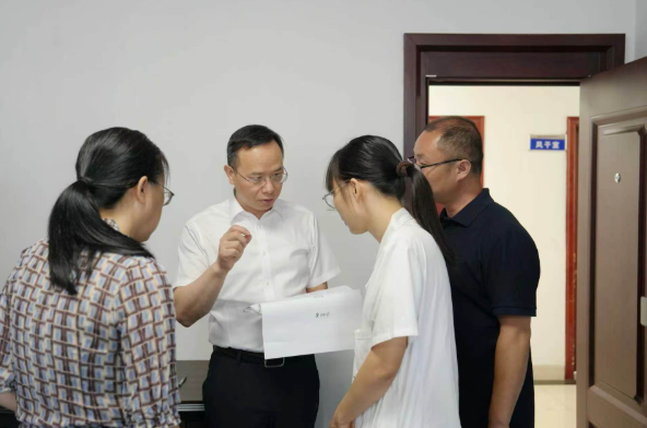 谈文胜带队开展实验室危化品安全管理专项检查